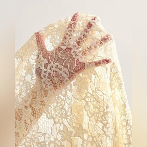 Women's Cream Lace Top - Picture 8 of 11